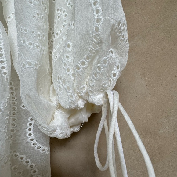 Alice + Olivia Sherrie Broderie Mini Dress White Size S 3/4 Sleeves V Neck - Picture 11 of 16